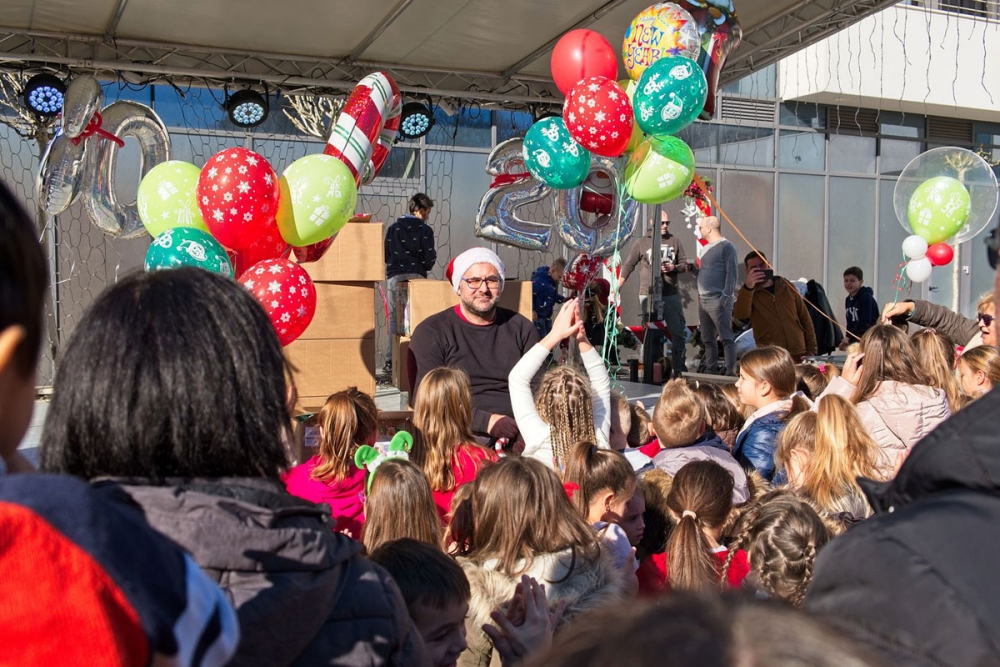 FOTOGALERIJA; Dječji Doček Nove i Kolenda na župskom Adventskom trgu kroz 50 slika