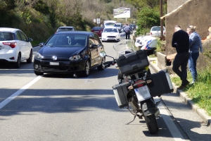 Prometna nesreća na magistrali u Blatu; Sudar Golfa &scaron;vicarskih tablica i dva motora (FOTO)
