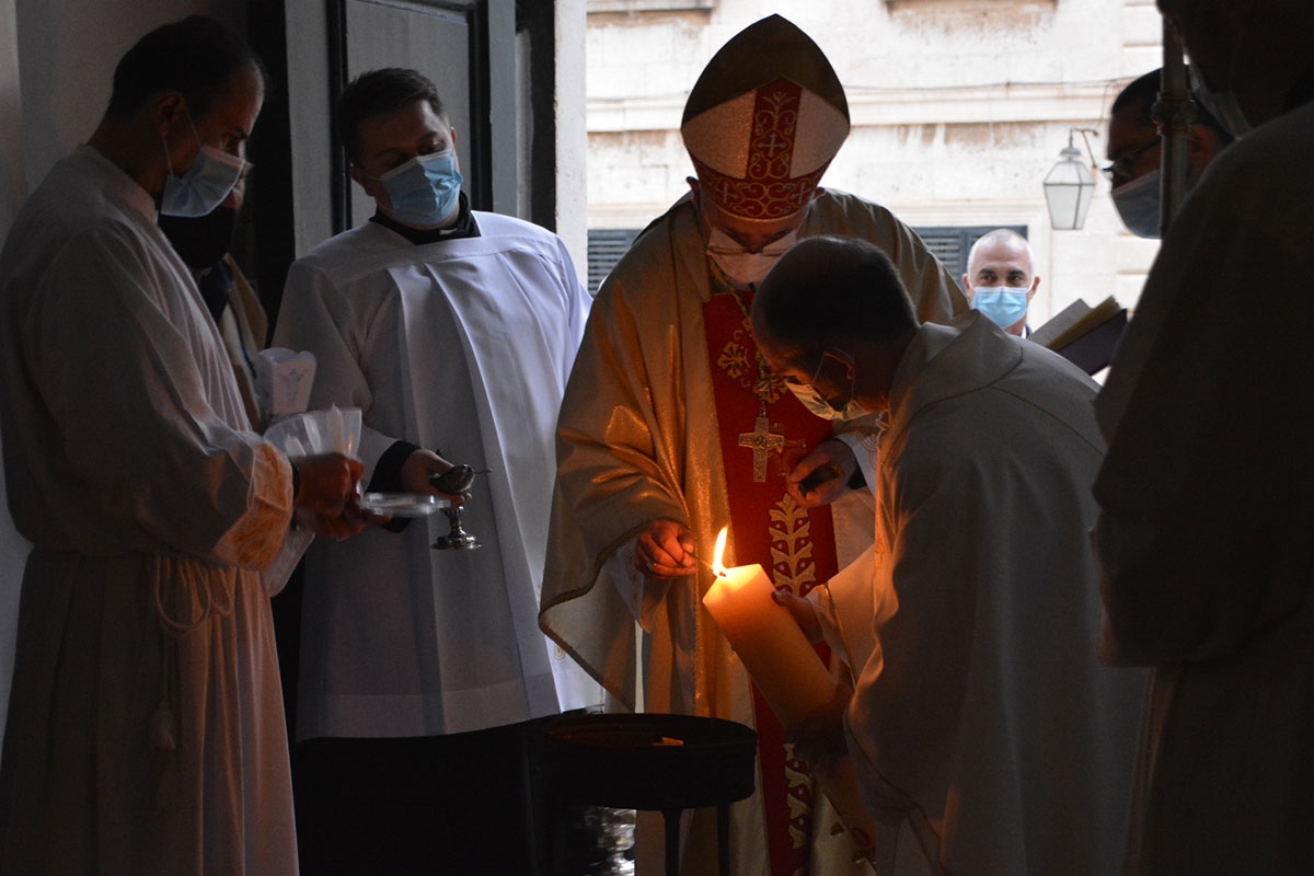 Vazmeno bdijenje: Budimo poput svijeće koja izgara kako bi svijetlila svima