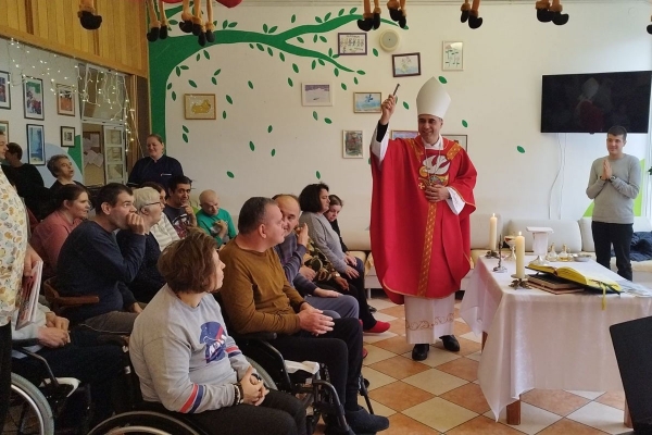 Blagdan Nevine dječice: Dubrovački biskup pohodio Centar za rehabilitaciju &bdquo;Josipovac&ldquo; (FOTO)