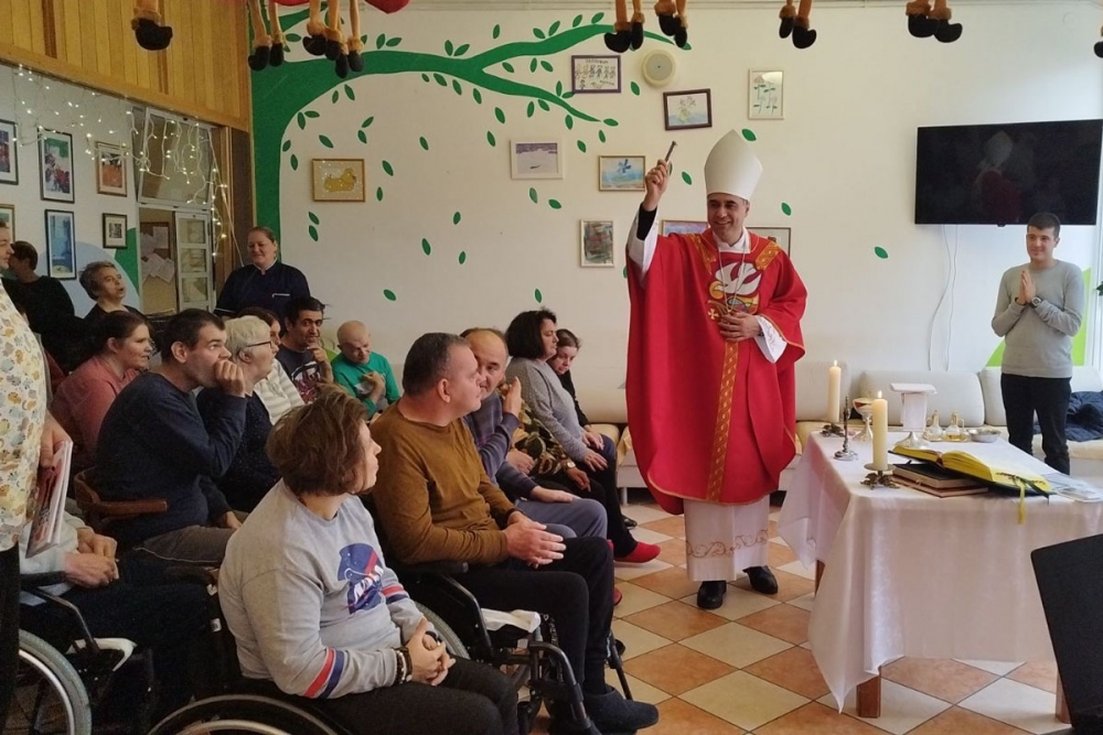 Blagdan Nevine dječice: Dubrovački biskup pohodio Centar za rehabilitaciju &bdquo;Josipovac&ldquo; (FOTO)