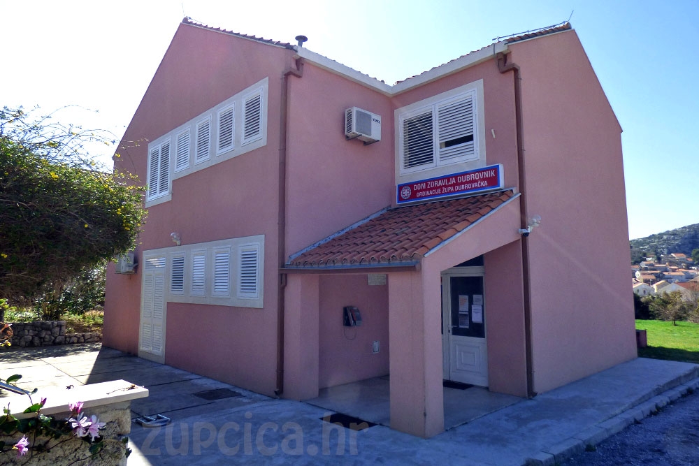 Rad dr. Pera Kolića specijalista za fizikalnu medicinu u Zdravstvenoj stanici Srebreno u kolovozu