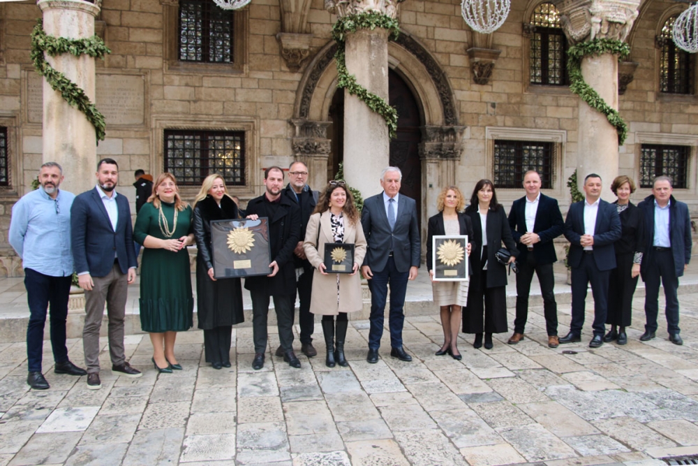 Dobitnici priznanja Suncokret ruralnog turizma na prijemu u palači Ranjina