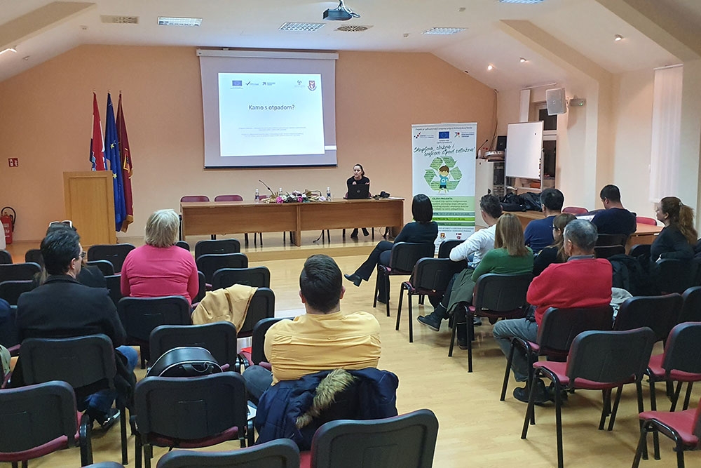 U zgradi Općine održana Javna edukacijska tribina o održivom gospodarenju otpadom (FOTO)