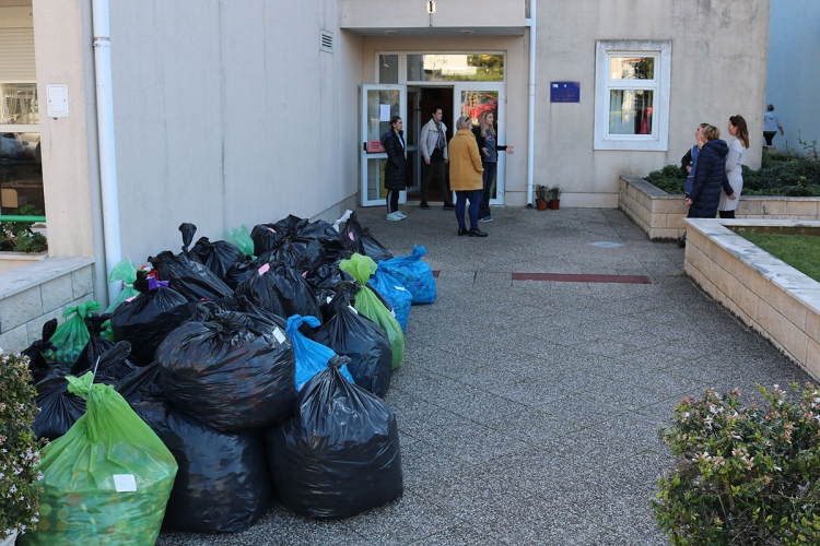 Plastičnim čepovima do skupih lijekova - Župski vrtić prikupio 640 kila plastičnih čepova