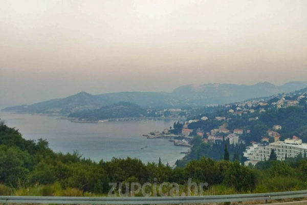 Župa zagu&scaron;ena dimom koji dolazi s požara na granici BiH i Crne gore udaljenog tridesetak kilometara
