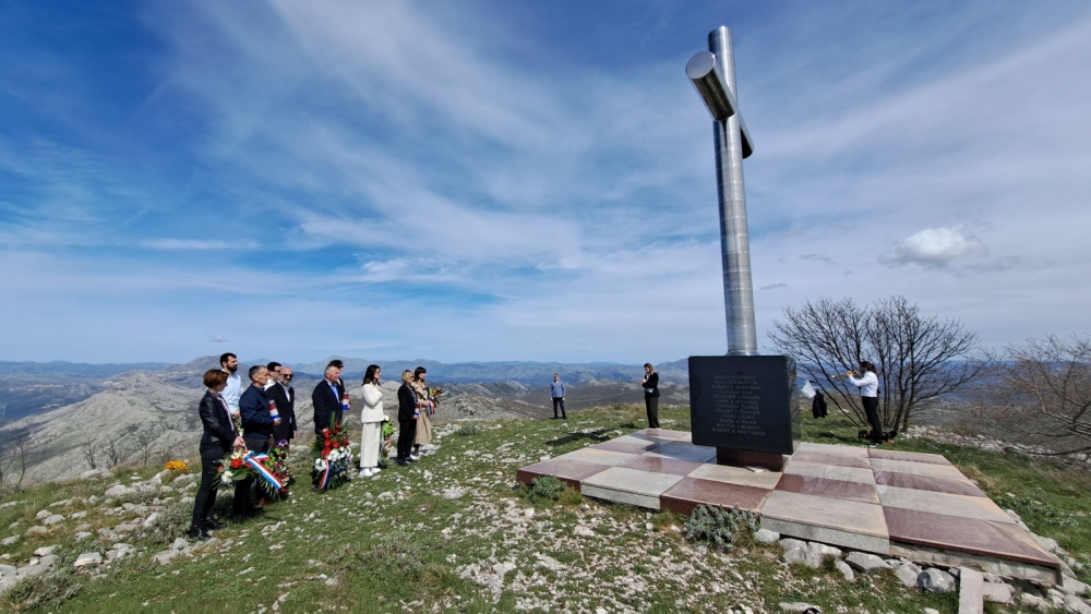 U spomen na pogibiju Ronalda Browna održana komemoracija u Memorijalnoj kući u Dubrovniku, na brdu sv. Ivan položeni vijenci
