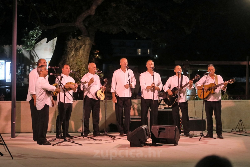 Večeras na plivali&scaron;tu Gusara; Ribarska večer &Scaron;RK Felun uz klapu Subrenum