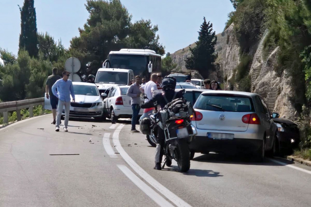 Prometna nesreća kod Dupca: Sudar vi&scaron;e vozila, velike gužve na magistrali