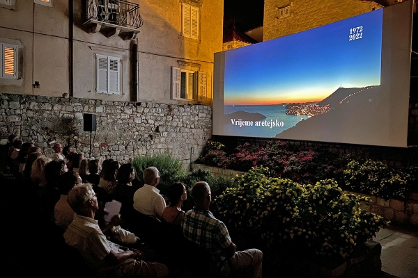 Dokumentarni film Vrijeme aretejsko premijerno prikazan u kinu Jadran