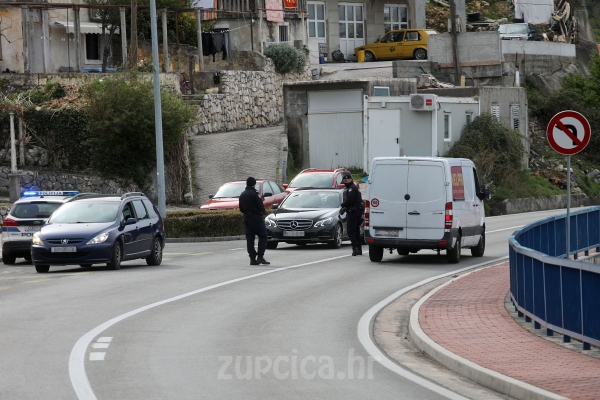 Kontrola propusnica; Vraćen punkt u Platu, policijska patrola opet na istom mjestu (FOTO)