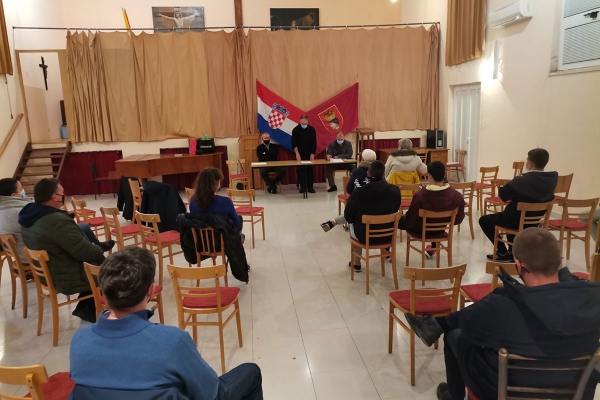 Zbog prepolovljenih redovnih prihoda i otkazanih nastupa KUD-a &ldquo;Marko Marojica&ldquo; godinu zavr&scaron;ava s minusom