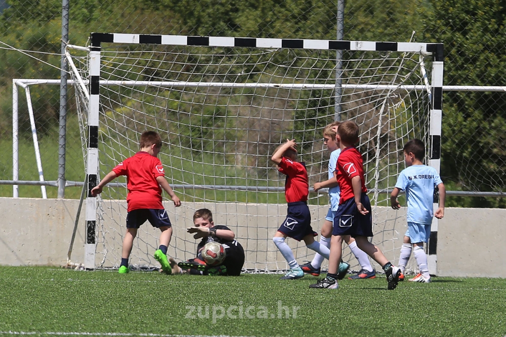 Pročelnik Marić; Uz zamjenu umjetne trave, malo igrali&scaron;te na Taranteli dobiva i nove golove