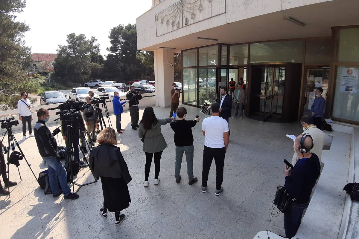 Danas veliki broj novooboljelih, svi pristigli nalazi iz Doma za starije u Pločama su pozitivni