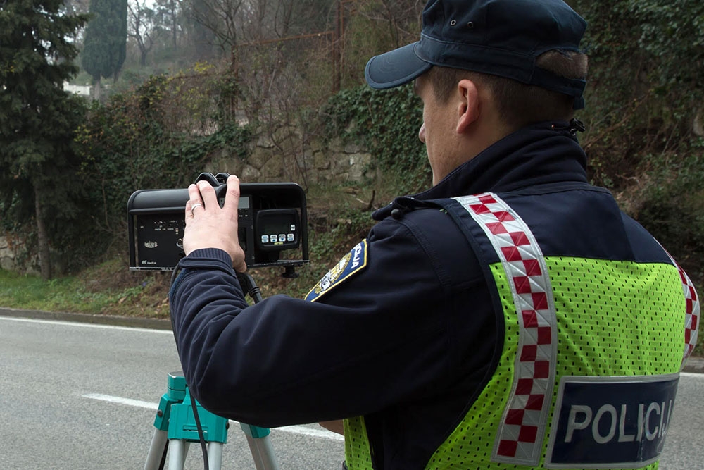 Sankcionirano vi&scaron;e težih prekoračenja brzine, na Grudi izmjerena brzina od 150 kilometara na sat