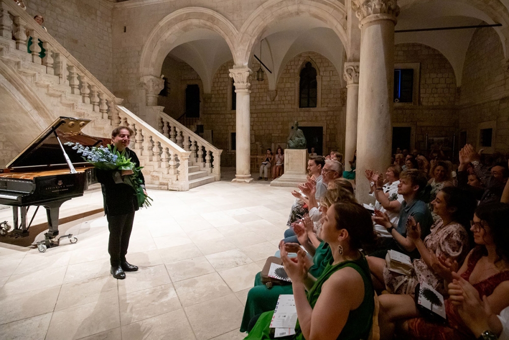 Koncert za pamćenje u atriju Kneževa dvora; Ovacije turskog pijanista i skladatelja Fazıla Saya