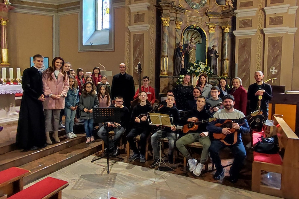 Tambura&scaron;ki sastav i zbor Župe sv. Marije Magdalene nastupili u Slavonskom Koba&scaron;u, Županji i Sarajevu