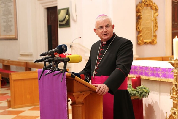 Mons. Uzinić; "Dragi Roko, neka Bog blagoslovi sve &scaron;to će&scaron; činiti u zajedni&scaron;tvu sa svima kojima si povjeren i koji su ti povjereni"