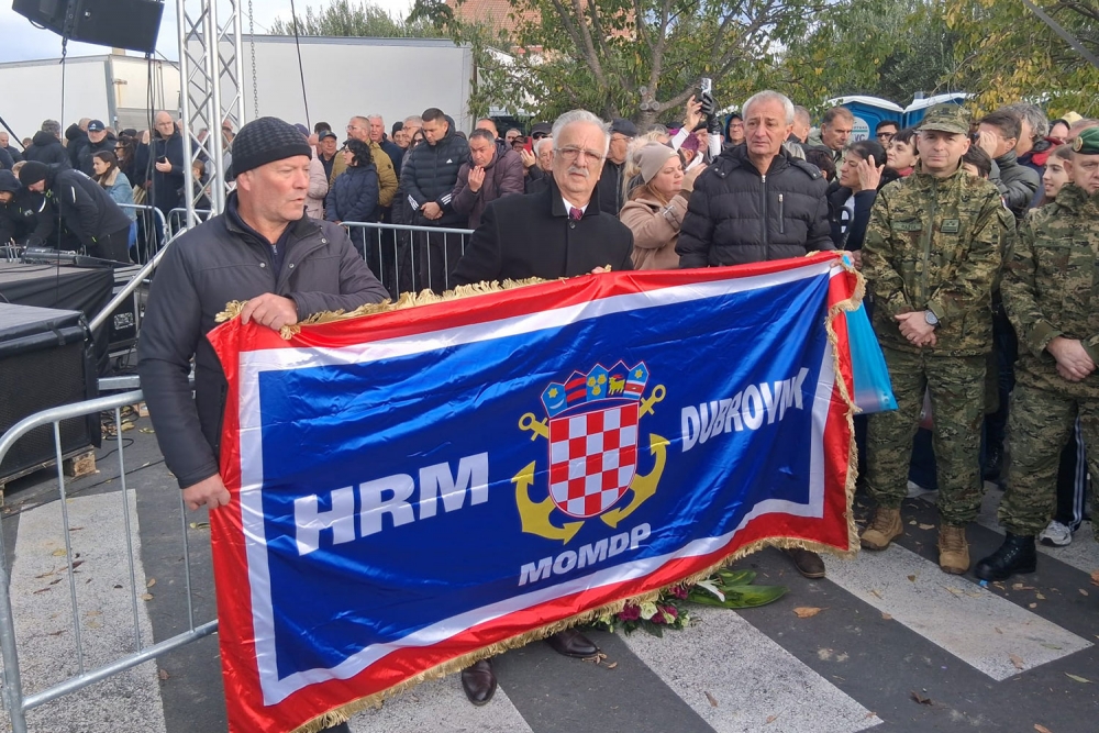 Članovi Udruge dubrovačkih branitelja HRM-a odali su počast žrtvama &Scaron;kabrnje