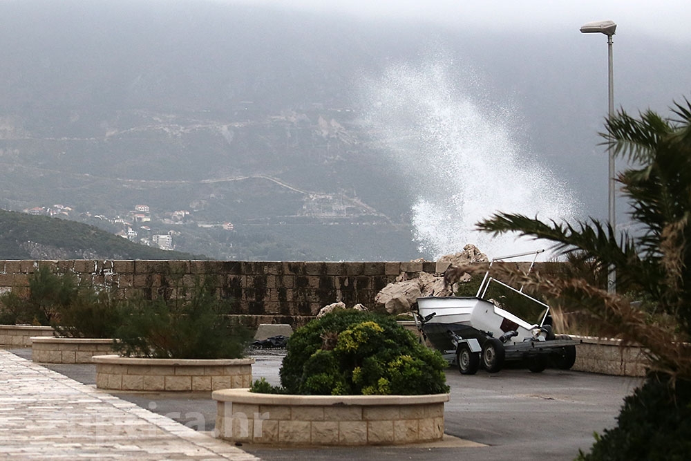 Crveni meteoalarm - vrlo opasno vrijeme; Jako i vrlo jako, tijekom noći i jutra jo&scaron; olujno jugo i o&scaron;tro