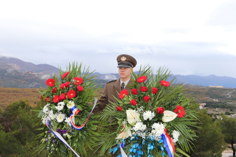 Uz Dan dubrovačkih branitelja i 30. obljetnicu herojske obrane Grada položeni vijenci na Srđu (FOTO)