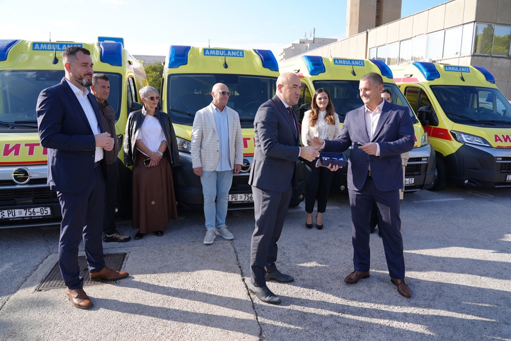Župan uručio ključeve osam novih vozila Zavodu za hitnu medicinu Dubrovačko-neretvanske županije