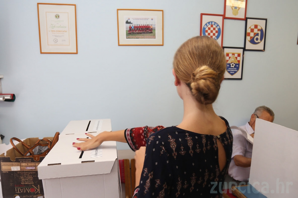 U Župi dubrovačkoj do 11:30 sati glasovalo 1.112 birača 19,02 posto od ukupnog broja upisanih