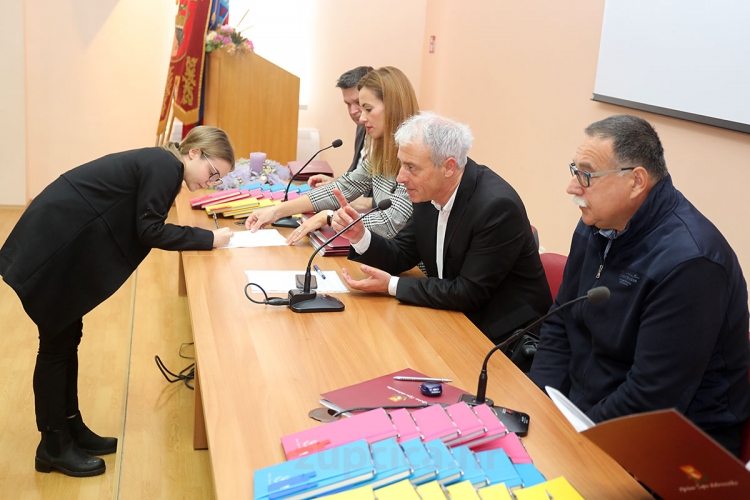U ponedjeljak u Općini; Svečano potpisivanje ugovora o stipendiranju učenika i studenata