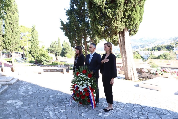 Dan antifa&scaron;ističke borbe; Izaslanstvo županije položilo vijenac u Spomen-grobnici boraca NOB-a na Boninovu