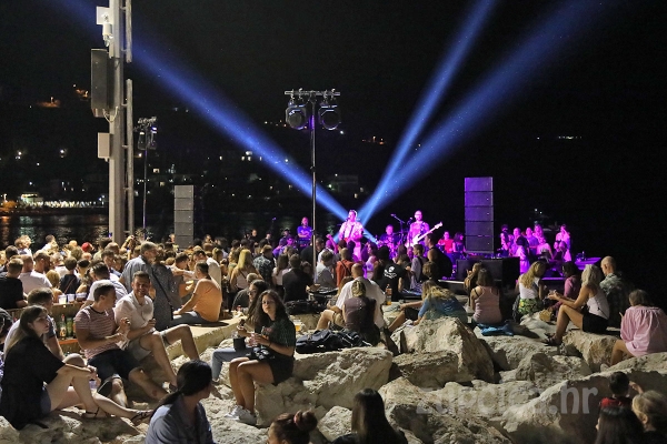 Župsko ljeto u srpnju; Na Festi svete Ane klapa Cambi i "Viva", na Funovim srcima &bdquo;Ljetno kino&ldquo;