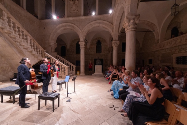 Glazbeni program 76. Igara; Sitkovetsky Trio odu&scaron;evio festivalsku publiku