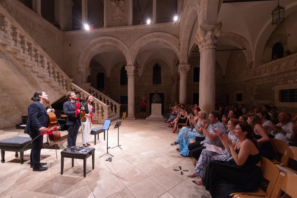Glazbeni program 76. Igara; Sitkovetsky Trio odu&scaron;evio festivalsku publiku