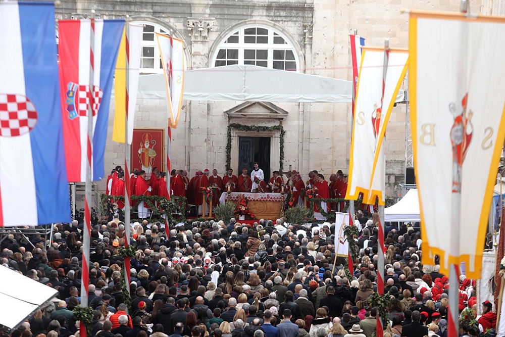 Svečano pontifikalno euharistijsko slavlje Feste sv. Vlaha i procesija ulicama Grada (VIDEO - UŽIVO)