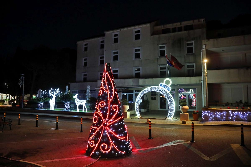 Četvrti vikend župskog adventa; Dječja predstava KD Aster, klapa Ragusa, Lucas, DJ Bačvar