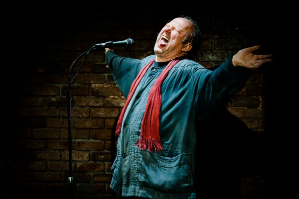 Razgovor sa Zijahom Sokolovićem uoči nastupa u garaži One Suite Hotela