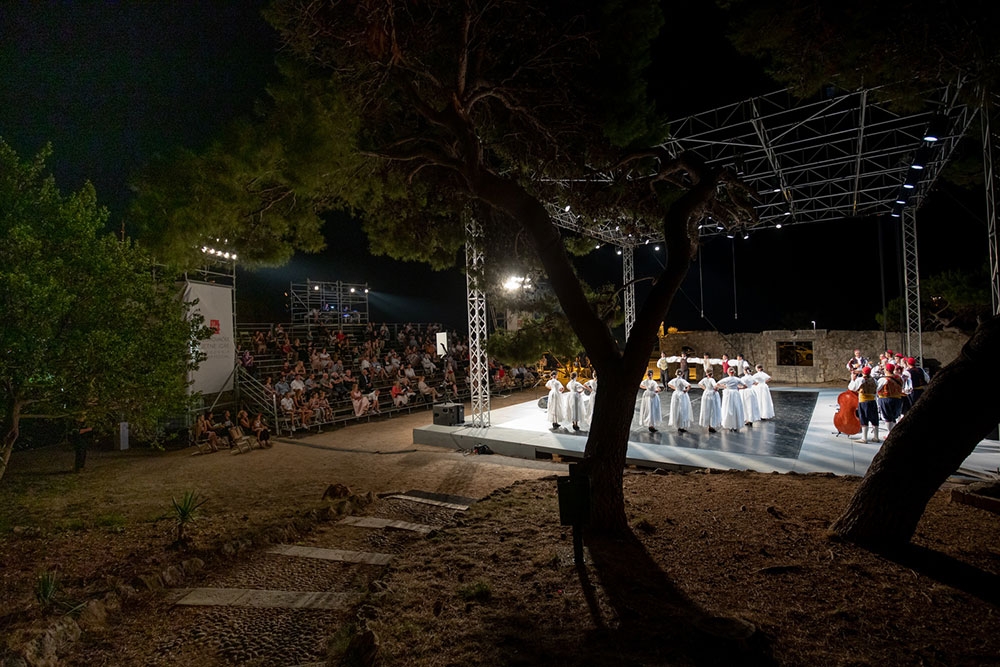 Održan prvi festivalski nastup Folklornog ansambla Linđo u parku Gradac