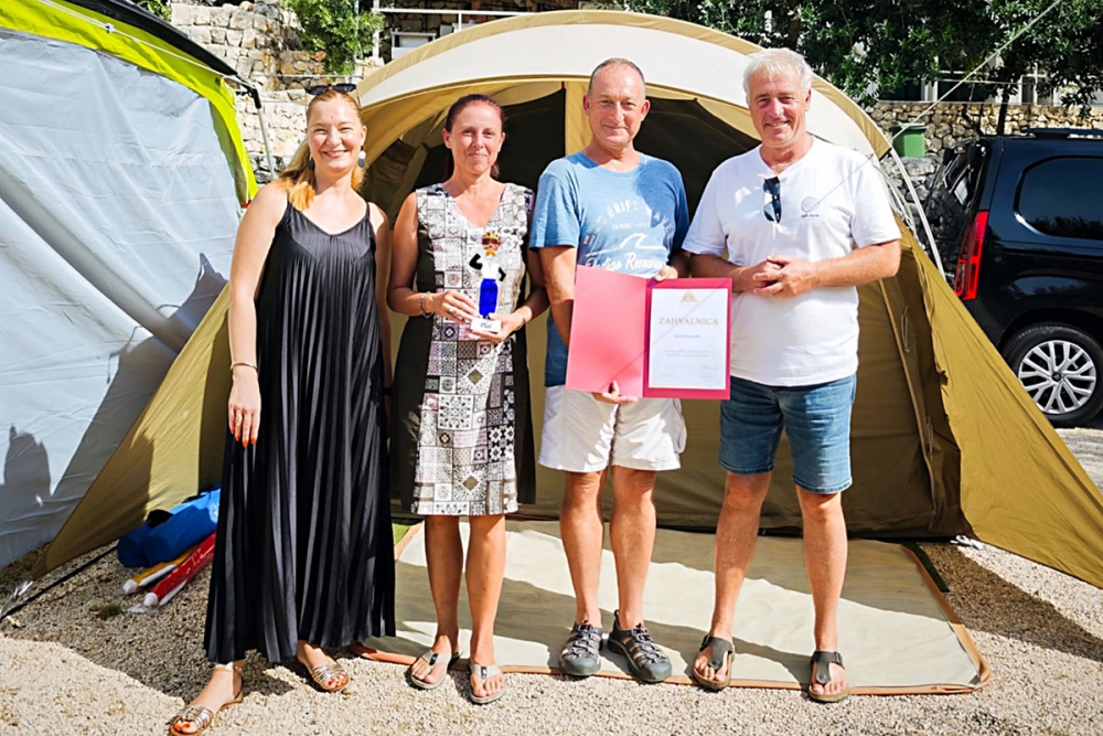 Priznanje dugogodi&scaron;njim gostima iz Slovenije, obitelji Konjedic koja od 1998. godine ljetuje u Platu