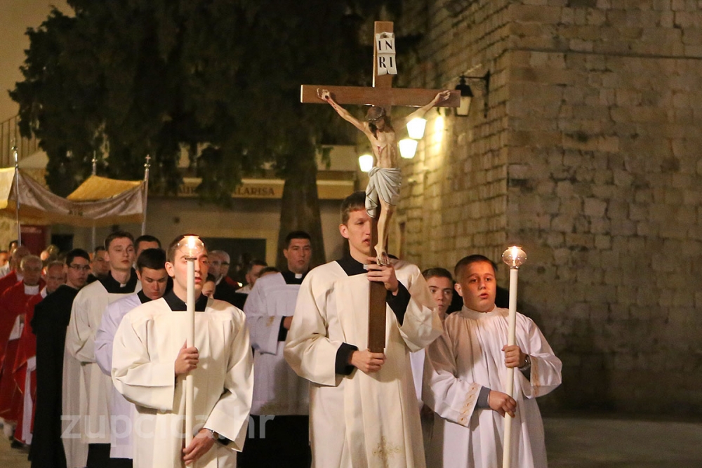 Veliki petak - dan ti&scaron;ine i molitve, dan Muke Gospodnje