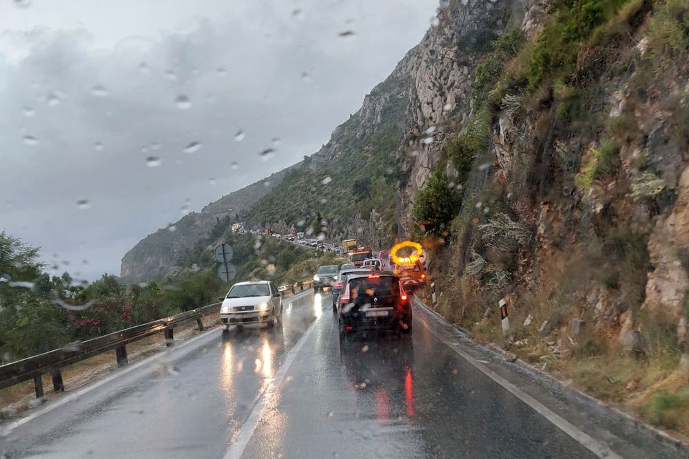 Obilna ki&scaron;a; Jutros izmjereno 26.2 mm oborina, vi&scaron;e odrona na cestama kroz Župu i prema Gradu