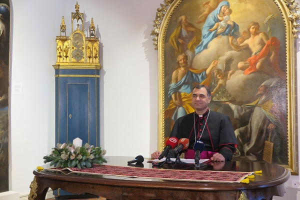 Božićna poruka biskupa Glasnovića; Bog nam i danas u svojoj Riječi iskazuje ljubav