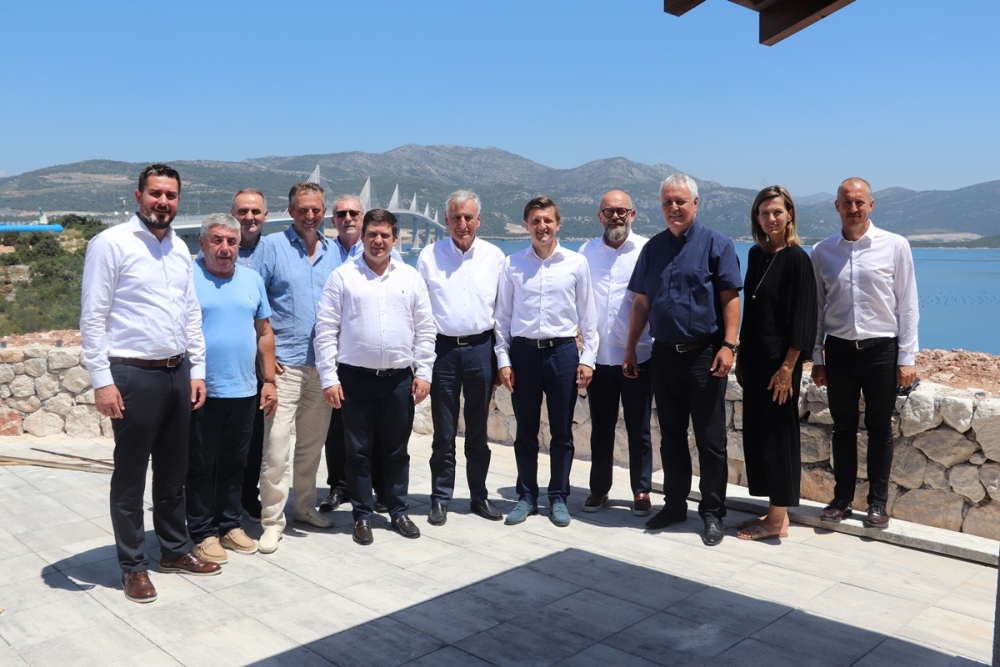 Župan Dobroslavić i zamjenik Cebalo u obilasku mosta Pelje&scaron;ac s ministrima Butkovićem i Marićem