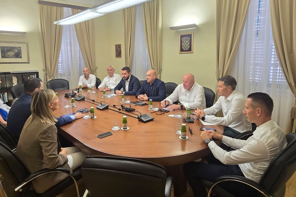 Župan održao sastanak s Upravom Jadrolinije i ravnateljicom Agencije za obalni linijski pomorski promet