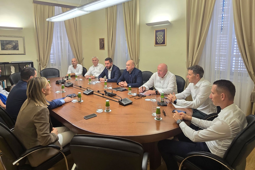 Župan održao sastanak s Upravom Jadrolinije i ravnateljicom Agencije za obalni linijski pomorski promet