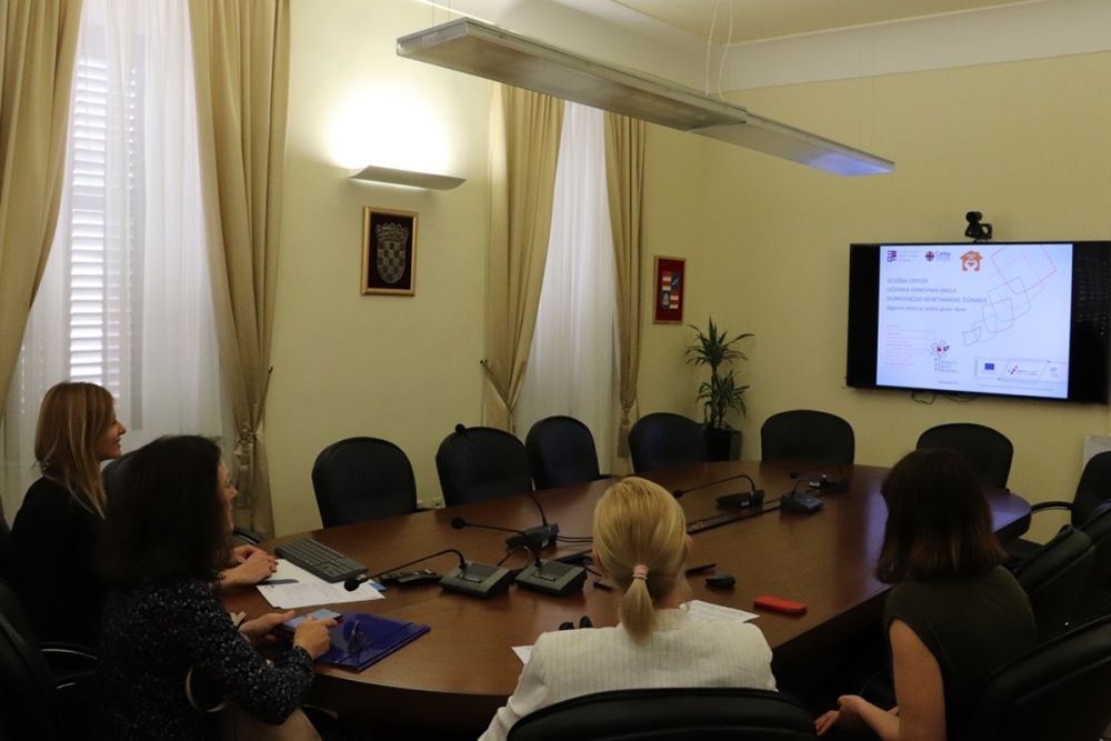 Virtualno predstavljanje izložbe crteža učenika osnovnih &scaron;kola &ldquo;Siguran dom je jedini pravi dom&rdquo;