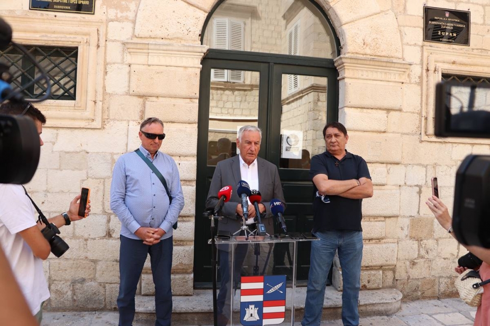 Dobroslavić osudio nazivanje javnog bazena u Crnoj Gori po čuvaru zloglasnog logora Morinj