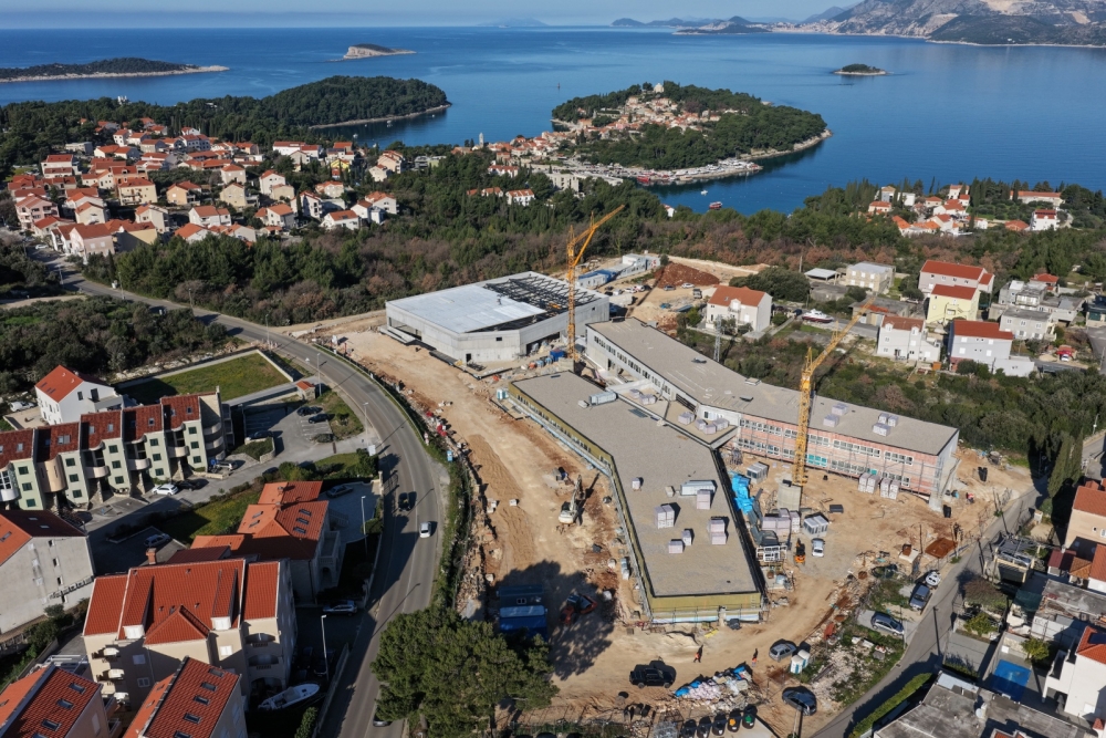 Nova &scaron;kola u Cavtatu poprima svoj konačni oblik, zavr&scaron;etak radova očekuje se u lipnju (FOTO)