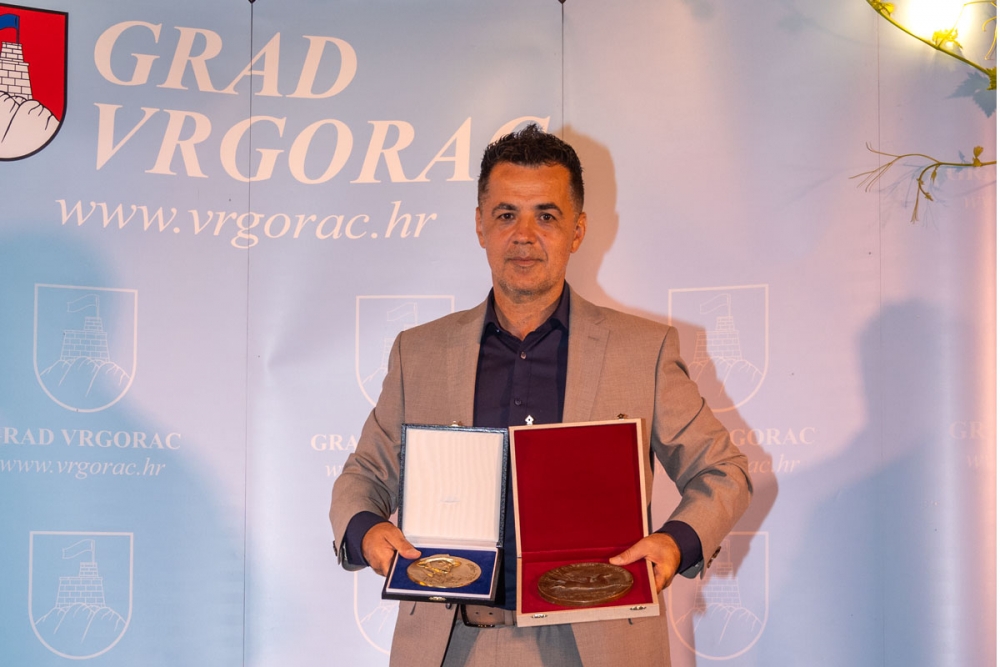 Stanko Krnjić dobitnik nagrade "Tin Ujević" za knjigu poezije "Krlju&scaron;ti"