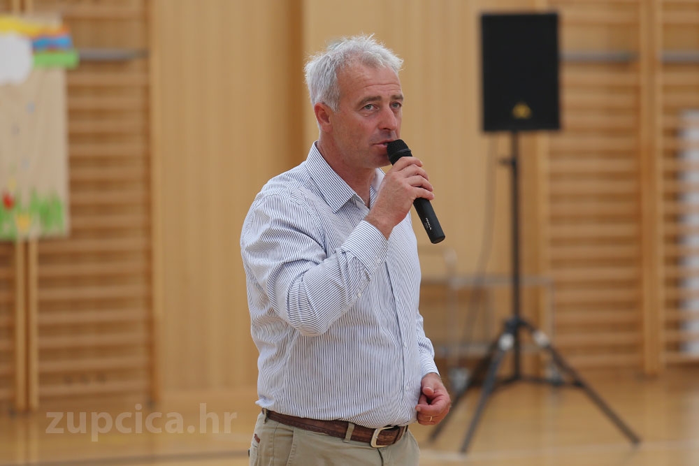 Nardelli svim &scaron;kolarcima kao i djeci vrtićkog uzrasta zaželio sretan početak &scaron;kolske i vrtićke godine