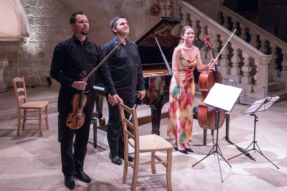 U atriju Kneževa dvora; Odličan festivalski nastup sjajnih domaćih glazbenika