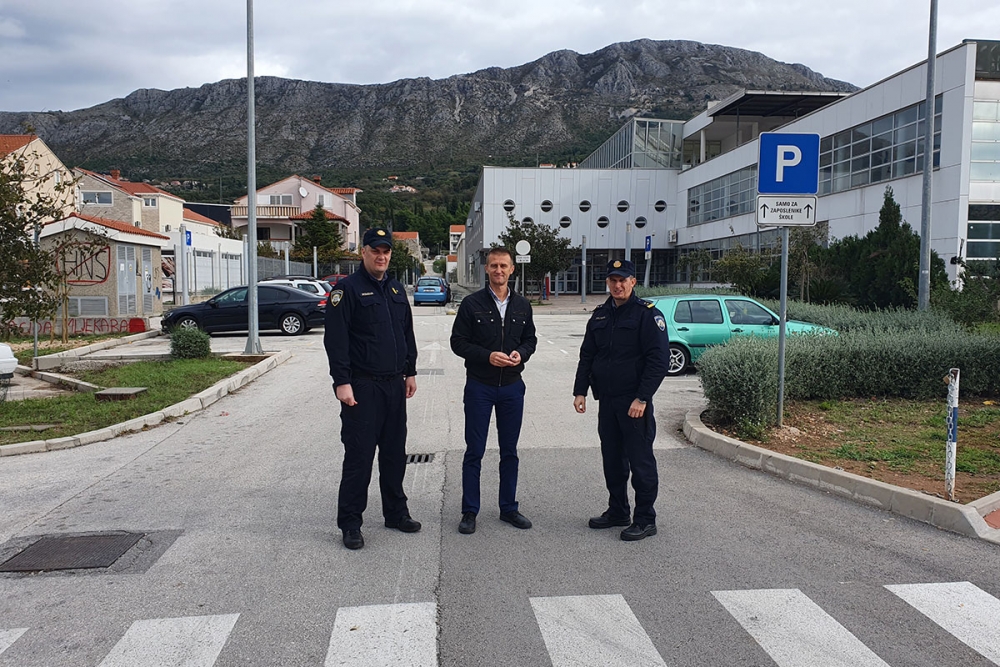 Uz pojačanu kontrolu kori&scaron;tenja &scaron;kolskog dvori&scaron;ta i parkinga, dogovoreno i postavljanje dodatnog videonadzora